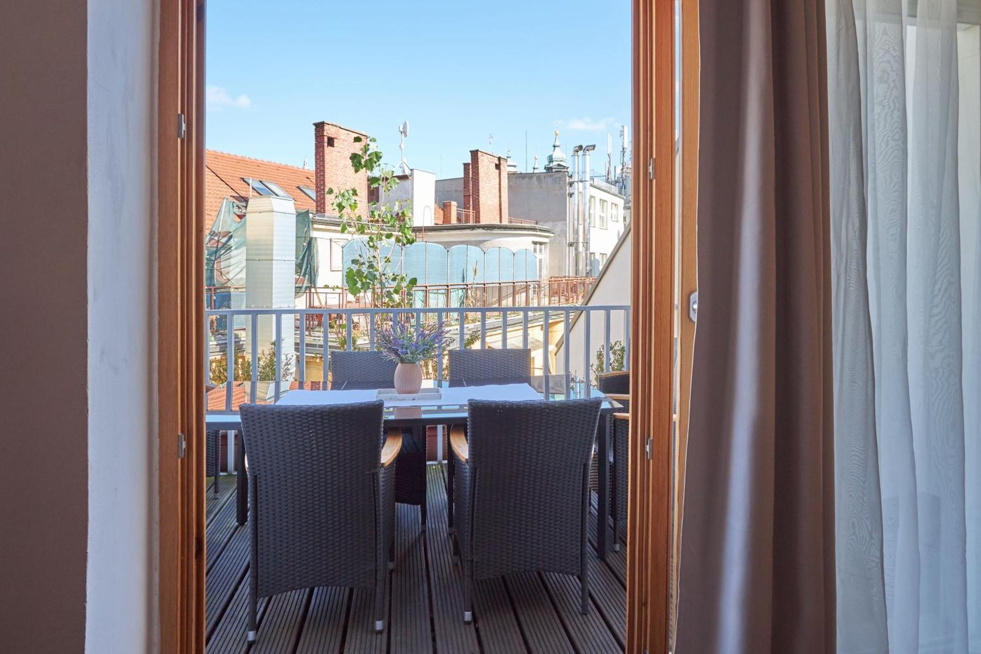 Zatecka - Terrace Residence In The Old Town プラハ エクステリア 写真